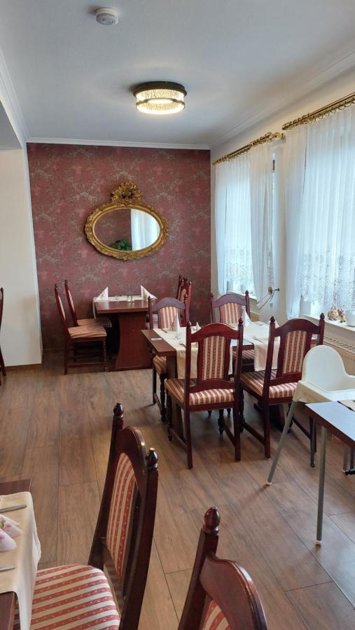 Hotel & Restaurant Lindengarten 뤼벤 외부 사진