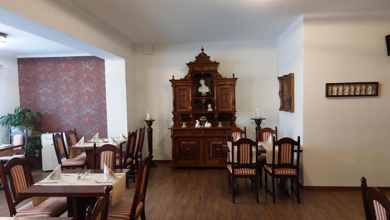 Hotel & Restaurant Lindengarten 뤼벤 외부 사진