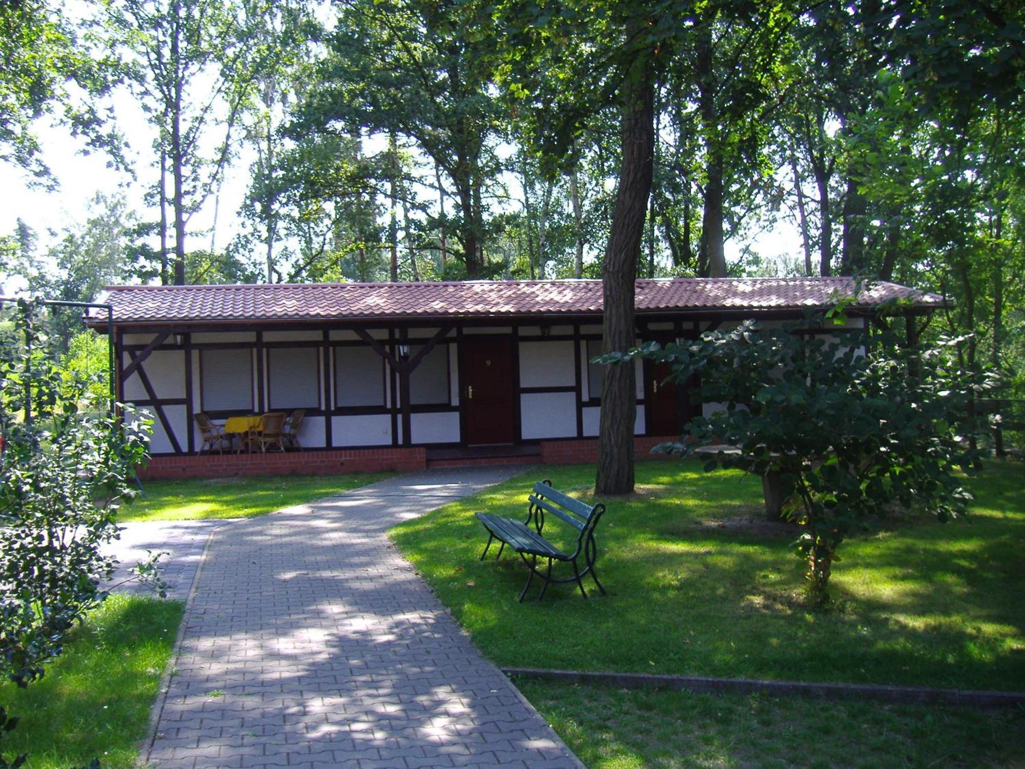 Hotel & Restaurant Lindengarten 뤼벤 외부 사진
