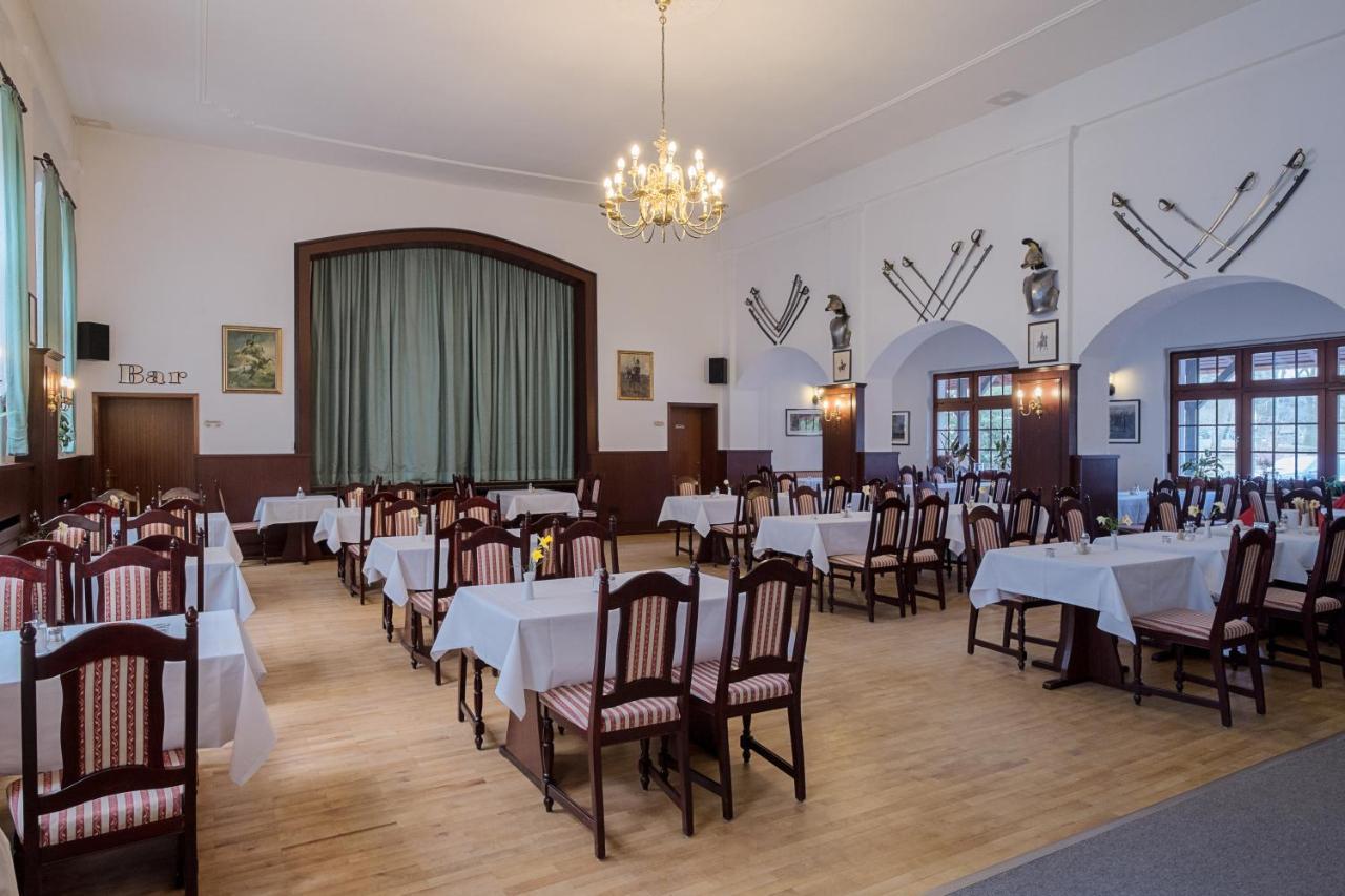 Hotel & Restaurant Lindengarten 뤼벤 외부 사진