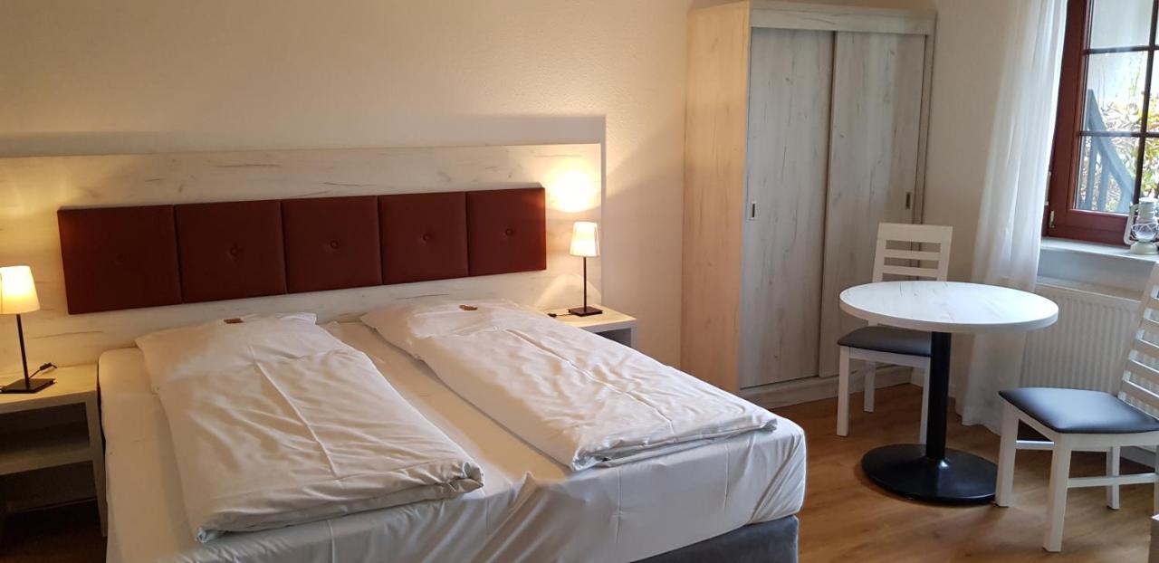 Hotel & Restaurant Lindengarten 뤼벤 외부 사진