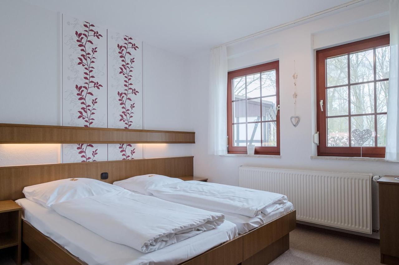 Hotel & Restaurant Lindengarten 뤼벤 외부 사진