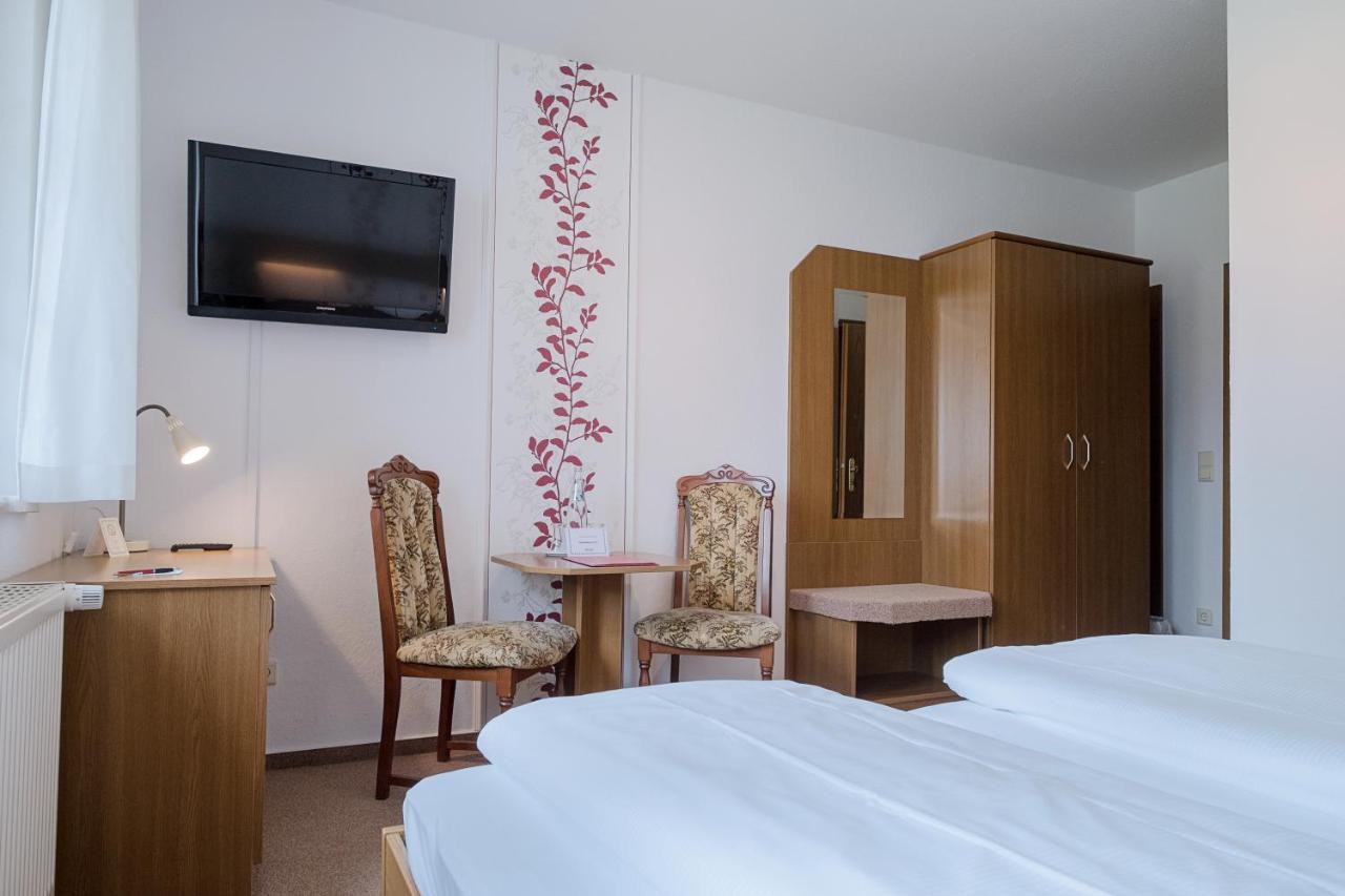 Hotel & Restaurant Lindengarten 뤼벤 외부 사진