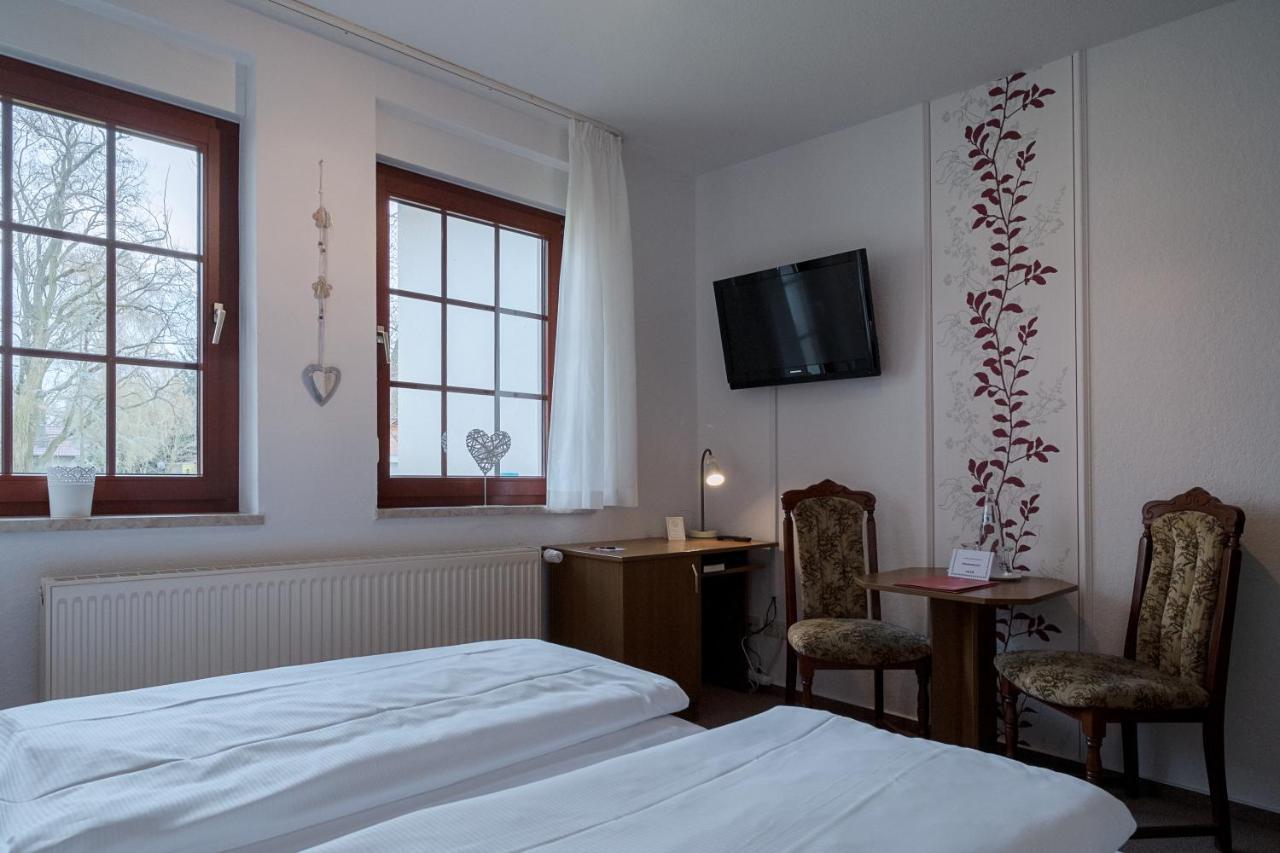 Hotel & Restaurant Lindengarten 뤼벤 외부 사진