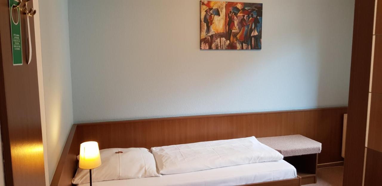 Hotel & Restaurant Lindengarten 뤼벤 외부 사진