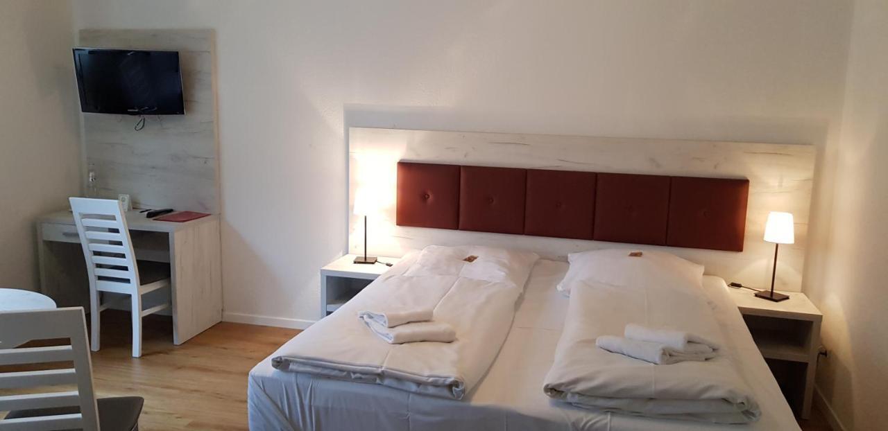 Hotel & Restaurant Lindengarten 뤼벤 외부 사진